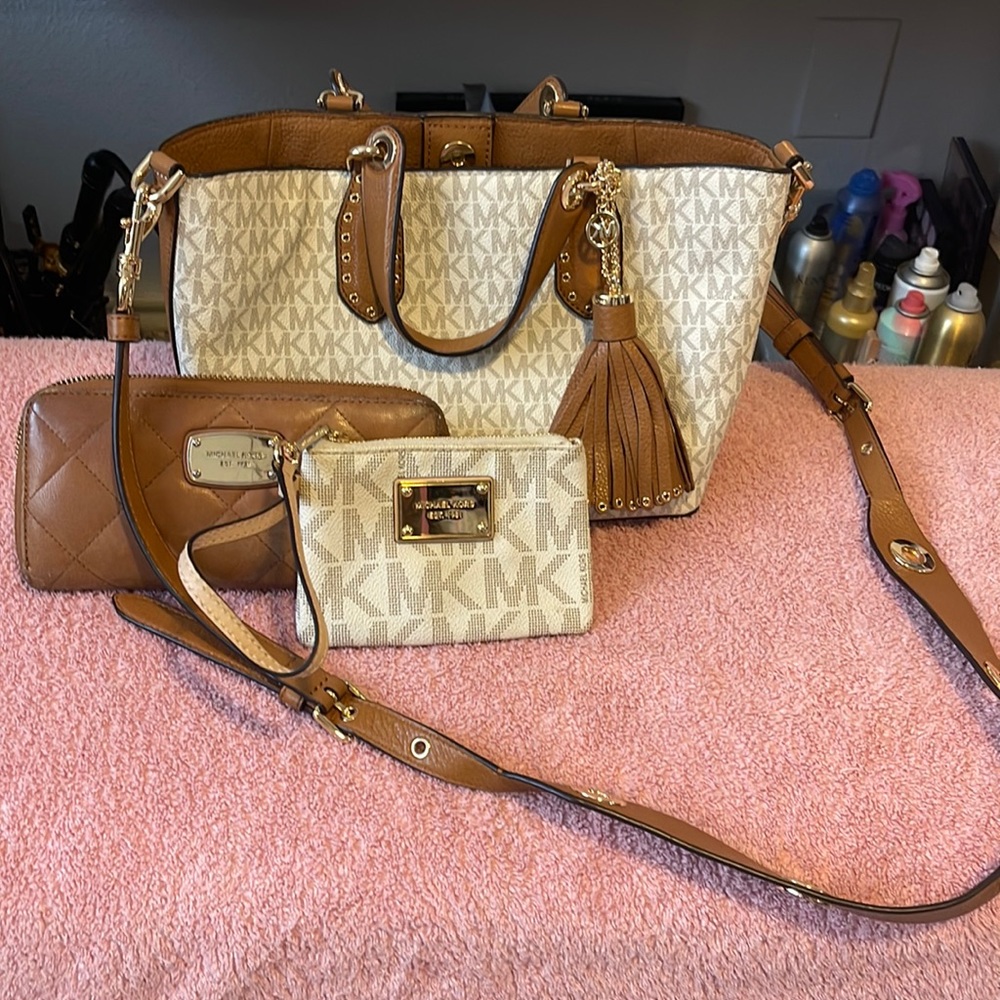 Michael Kors Brooklyn purse set